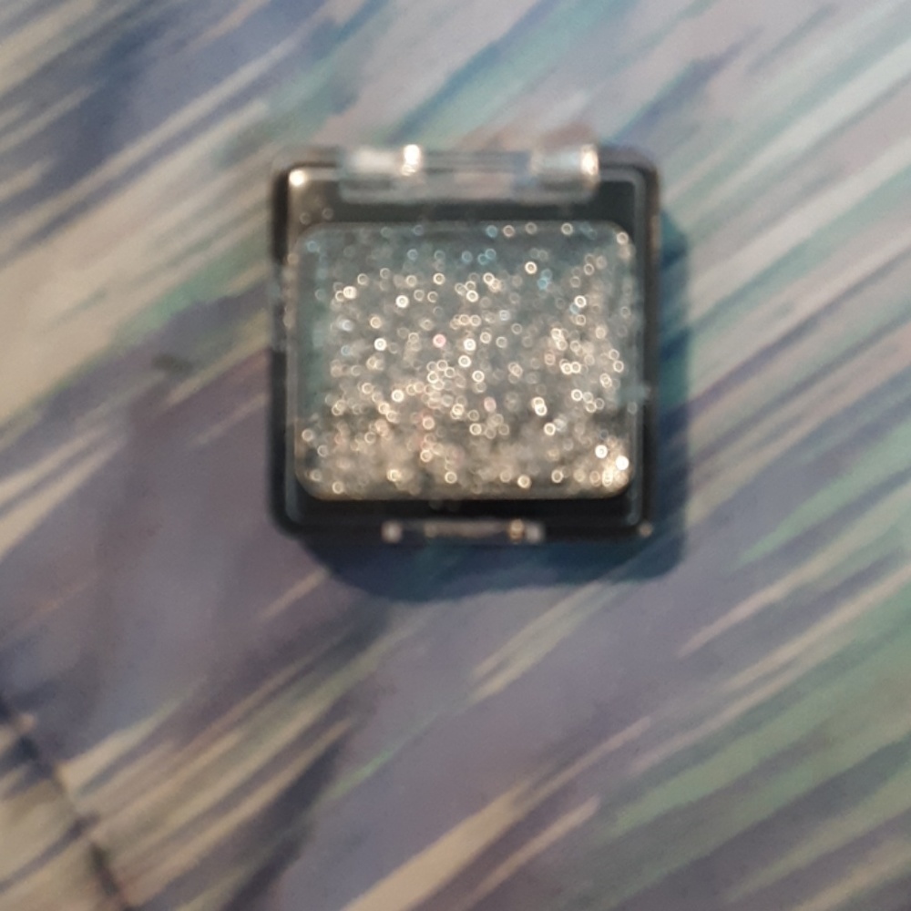 Eye shadow - Picture 3 of 3